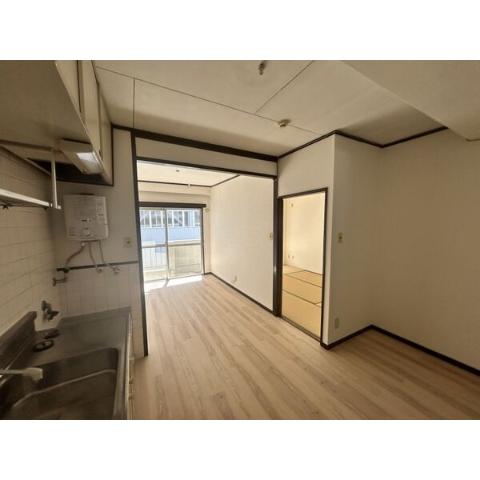 居室・リビング　室内