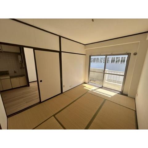 居室・リビング　室内