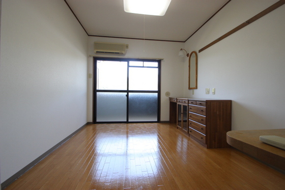 居室・リビング　※別部屋の写真です