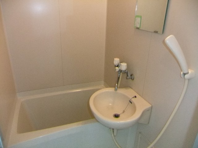 バス・シャワールーム　シャワー付洗面台付