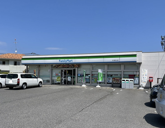 コンビニ　ファミリーマート吉川富久山店（コンビニ）まで763m