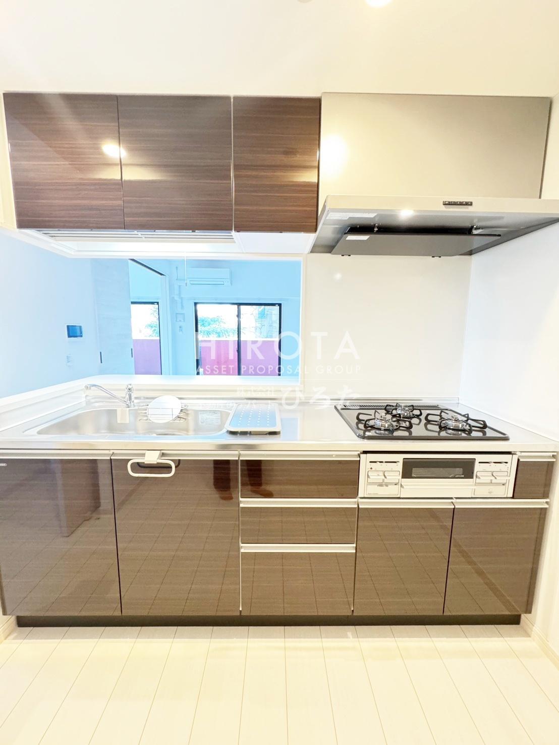 キッチン　※同タイプの別のお部屋の写真です。