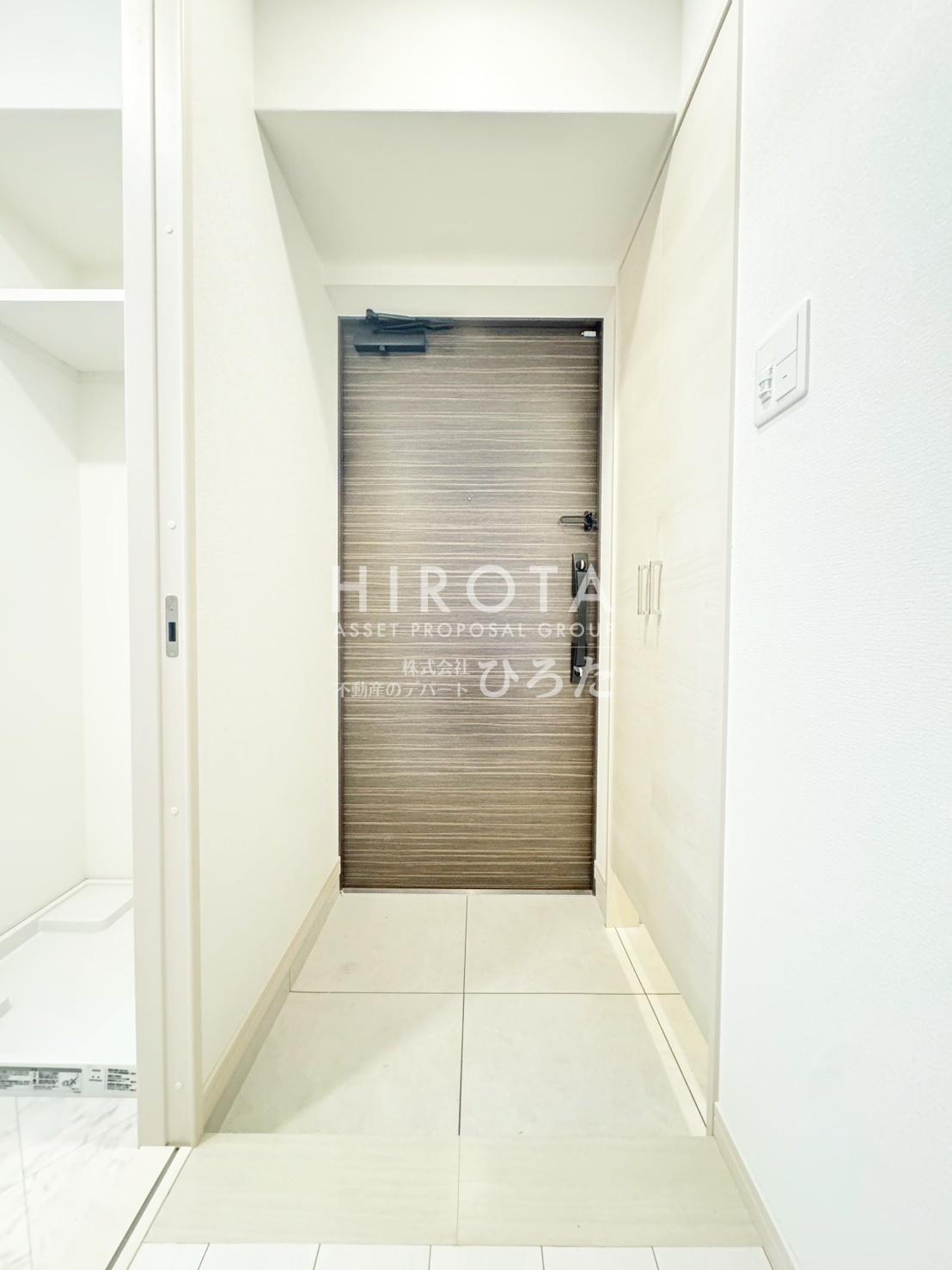 玄関　※同タイプの別のお部屋の写真です。