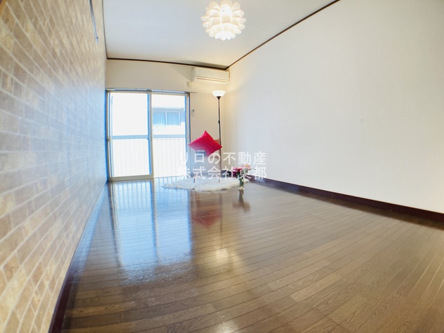 居室・リビング　アクセントクロス仕様☆※家具付きではございません。