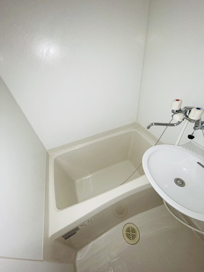 バス・シャワールーム　※別部屋の写真です