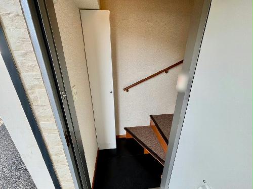 玄関　設備・仕様は号室により異なる為、現況を優先いたします。