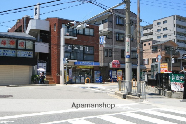コンビニ　ローソン池田市役所前店（コンビニ）まで566m