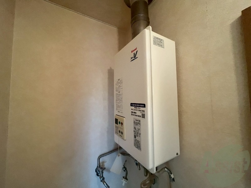 その他設備　給湯器です。操作しやすいパネルになってます。