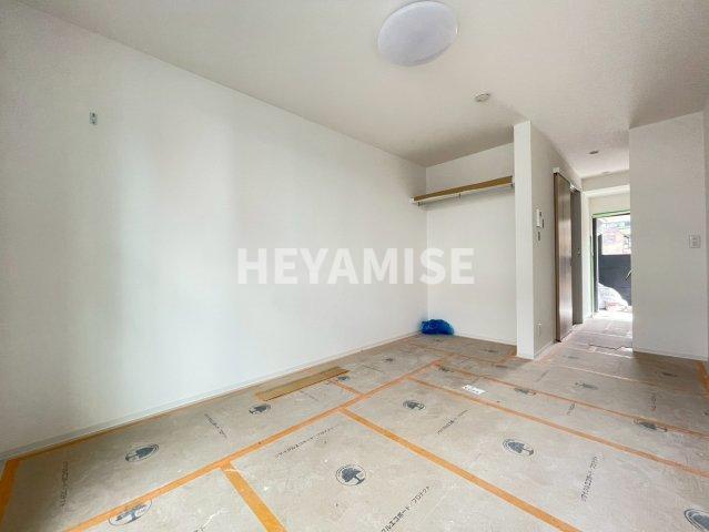 居室・リビング　建築途中のお部屋の写真となります。