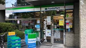 コンビニ　ファミリーマート 新宿アイタウン店（コンビニ）まで223m