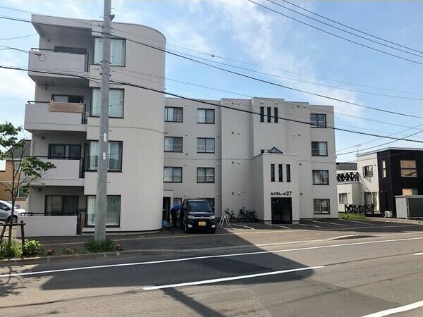 駐車場　お車が停めやすそうな駐車場です♪