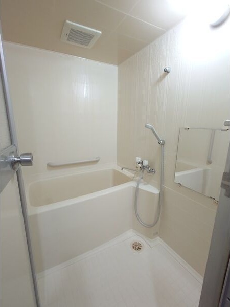 バス・シャワールーム　ゆったりとした浴槽で快適バスタイム♪