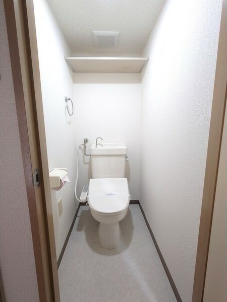 トイレ　嬉しいウォシュレット付きのトイレ！便座温かいですよ♪