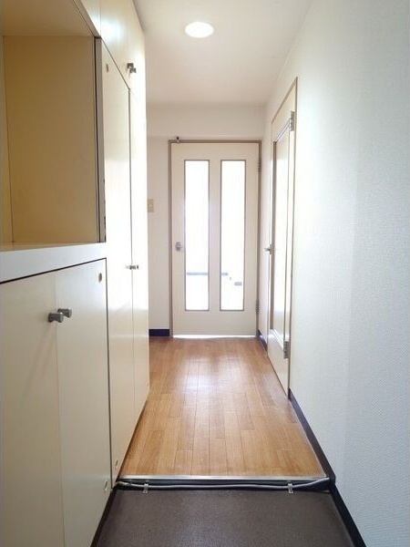 玄関　明るい玄関がお出迎えです☆