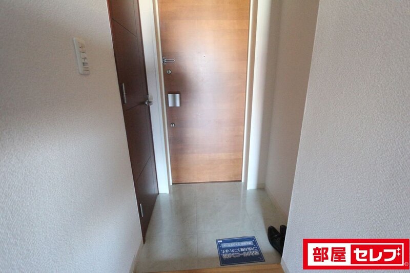 玄関　※５０６号室の写真を参照しています