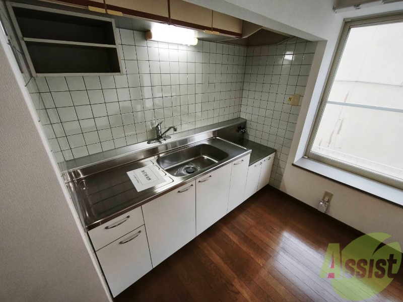 キッチン　調理スペースも広々しておりお料理しやすそうです！