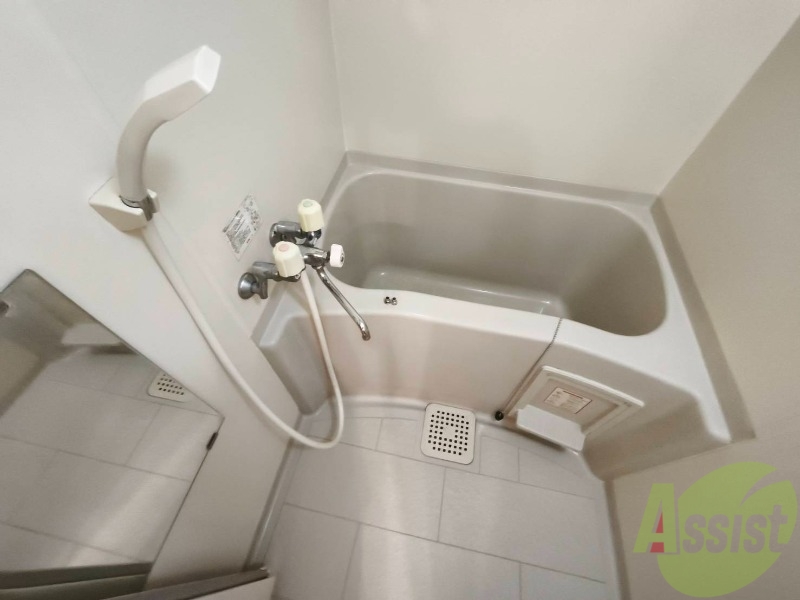 バス・シャワールーム　お風呂になります。一日の疲れを癒してくださいね。