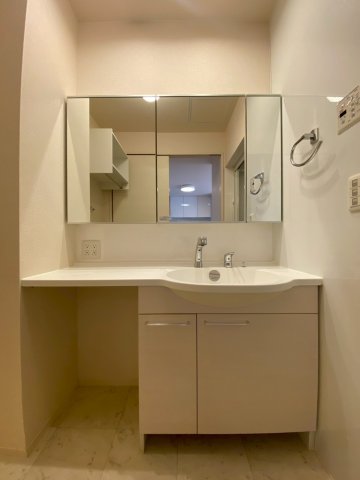 洗面設備　使いやすい洗面所です