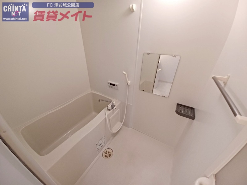 バス・シャワールーム　別部屋同型タイプ写真です。