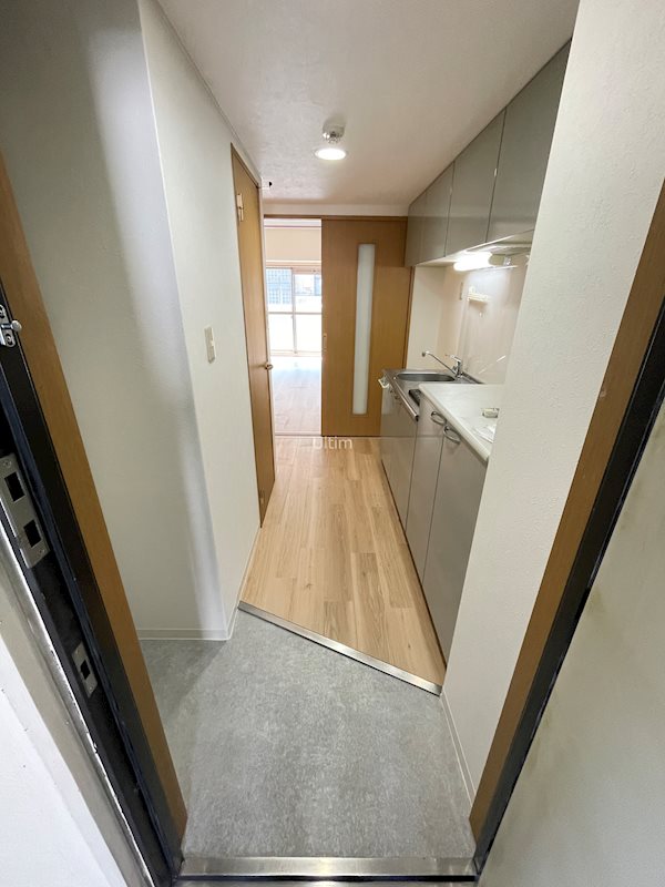 玄関　※同タイプの他のお部屋です