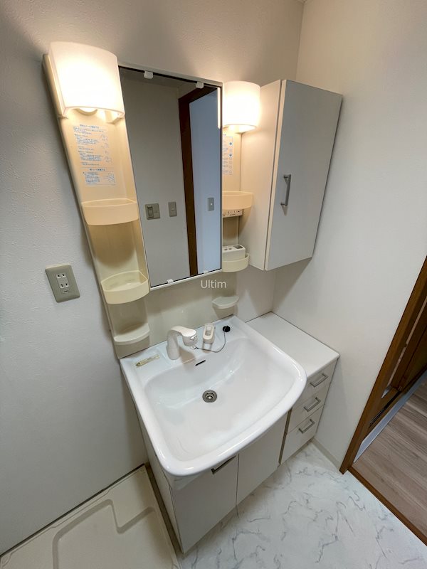 洗面設備　※同タイプの他のお部屋です