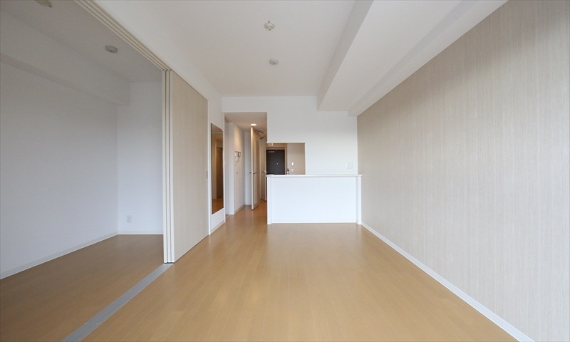 居室・リビング　LDK12.0帖　洋室3.3帖　ウォークインクローゼット