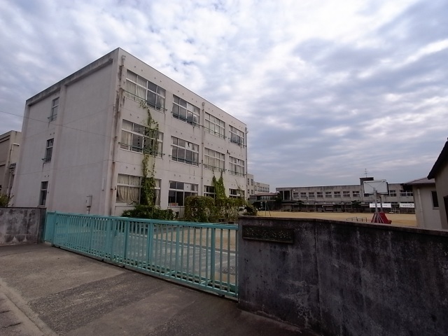 小学校　倉敷市立老松小学校（小学校）まで963m