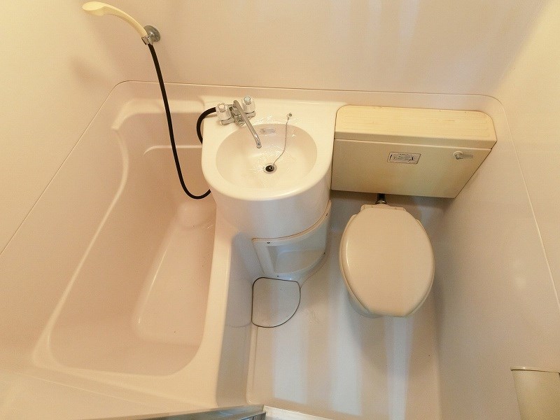 バス・シャワールーム　バストイレ別に改装予定