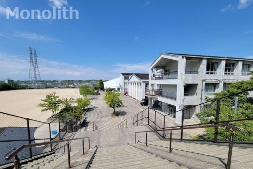 中学校　北池田中学校（中学校）まで329m