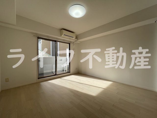 居室・リビング　こちらの居間で趣味の時間をお楽しみください