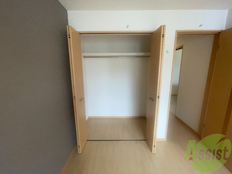 収納　寝室にも収納があり衣類の収納もできます。