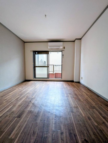 居室・リビング　東向きで明るい広々洋室8帖