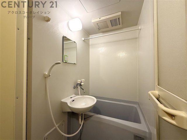 バス・シャワールーム　浴室乾燥機付き☆