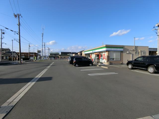 コンビニ　ファミリーマート（コンビニ）まで1129m