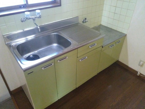 キッチン　窓のある明るいキッチンにはガスコンロを設置できます。