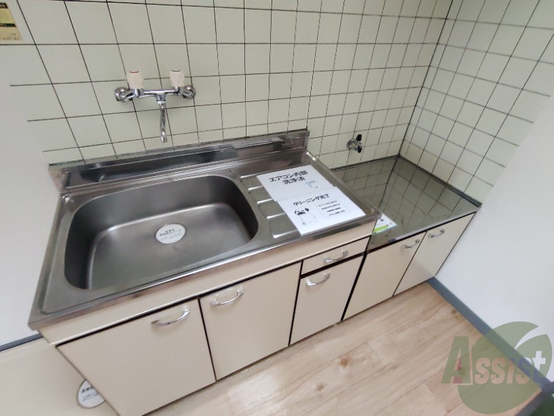 キッチン　キッチンは綺麗で調理スペースもしっかりございます。