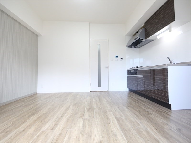 その他　LDK10帖　システムキッチン（3口ガスコンロ）グリル付