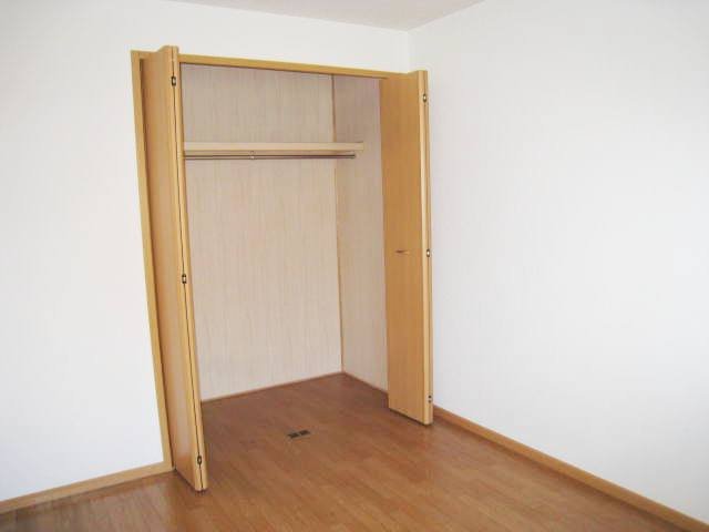 収納　同物件別号室の写真です。