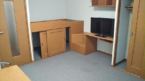 収納　1Ｆはフローリング、2Ｆは絨毯。