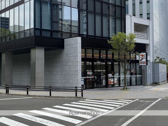 コンビニ　セブンイレブン（コンビニ）まで818m