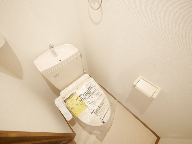 トイレ　★人気の温水洗浄便座付です★