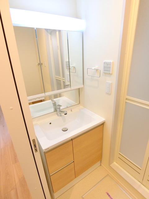 洗面設備　★3面鏡タイプの独立洗面台★