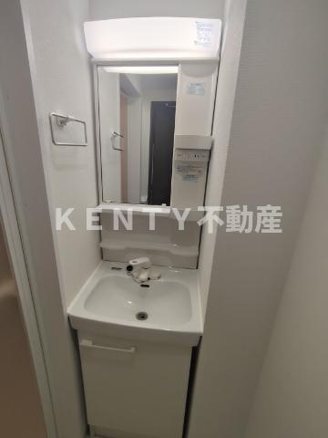 洗面設備　明るい洗面所です