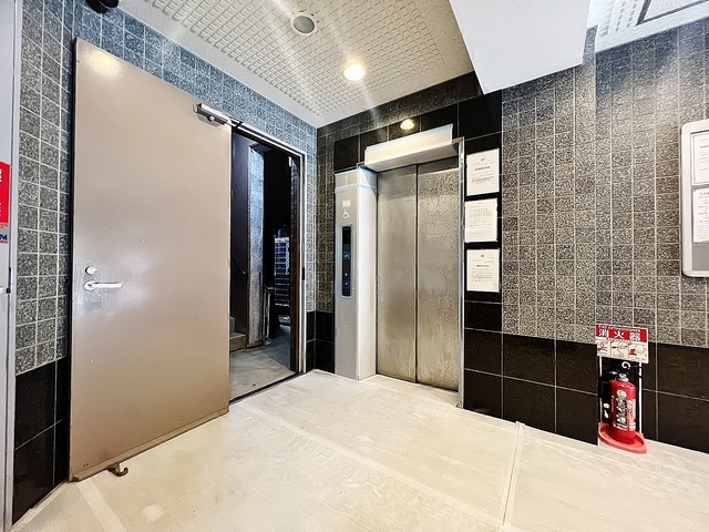 ロビー　エレベーター