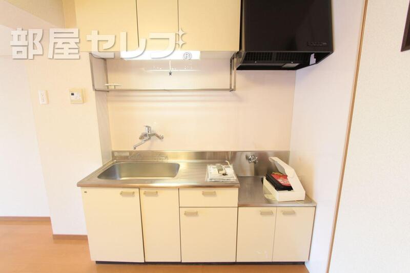 キッチン　段落ちキッチンなのでお好みのコンロをお持ちください。