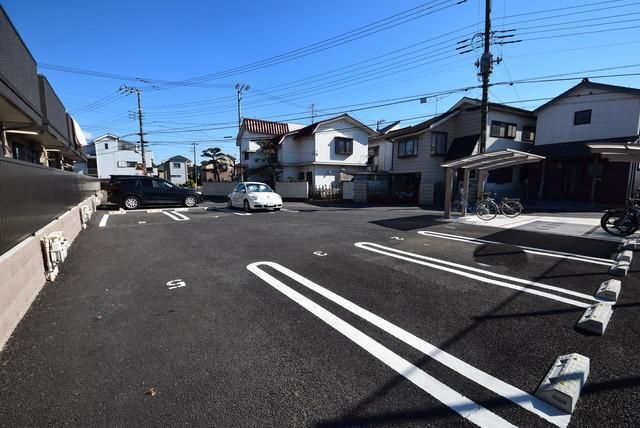 駐車場　★お部屋の前に駐車場があるので便利です★