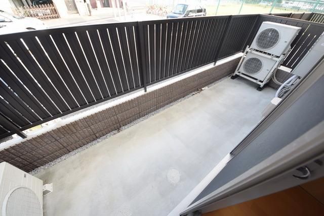 バルコニー　★1階でも柵が高く、シャッター付きです★