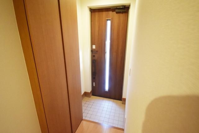 玄関　★大きな下駄箱があります★