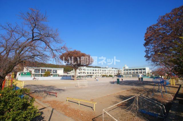 中学校　金子小学校（中学校）まで4764m