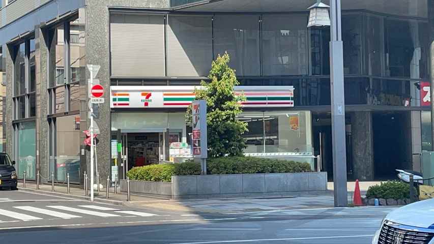コンビニ　セブンイレブン（コンビニ）まで380m